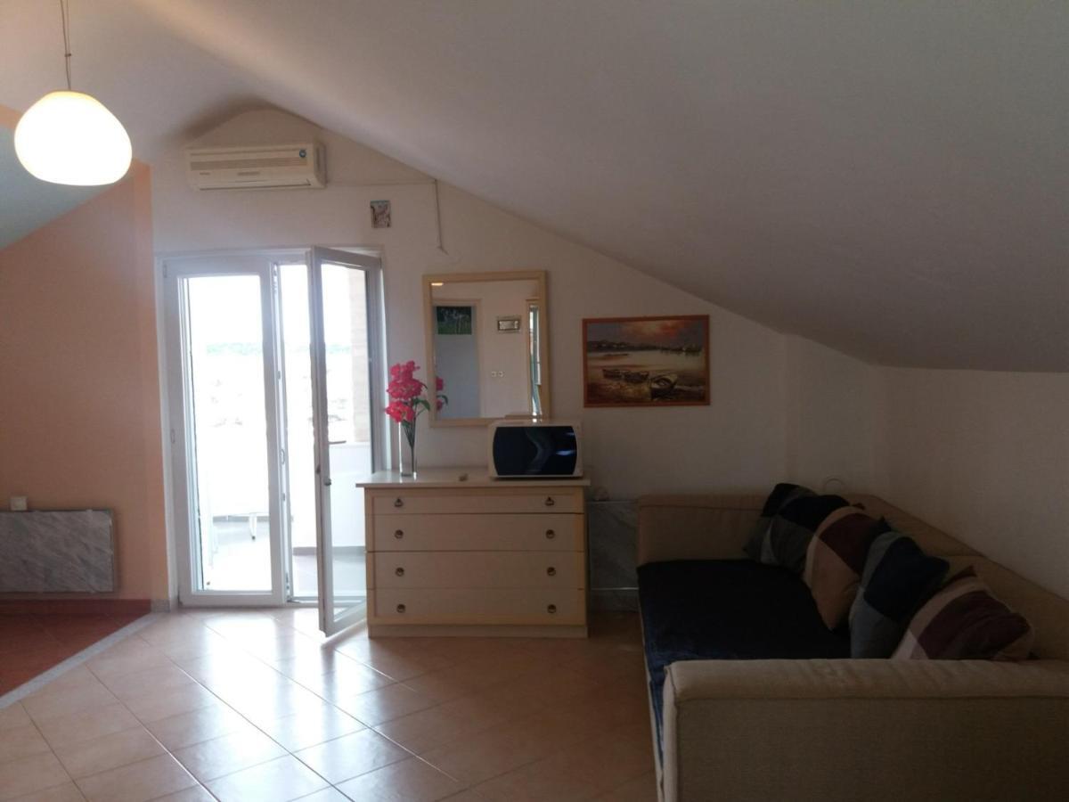 Villa Palfi Jezera Bagian luar foto